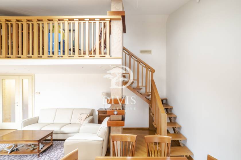 Izdajemo odličan 4 0 stan  kalenić pijaca  110m2 4