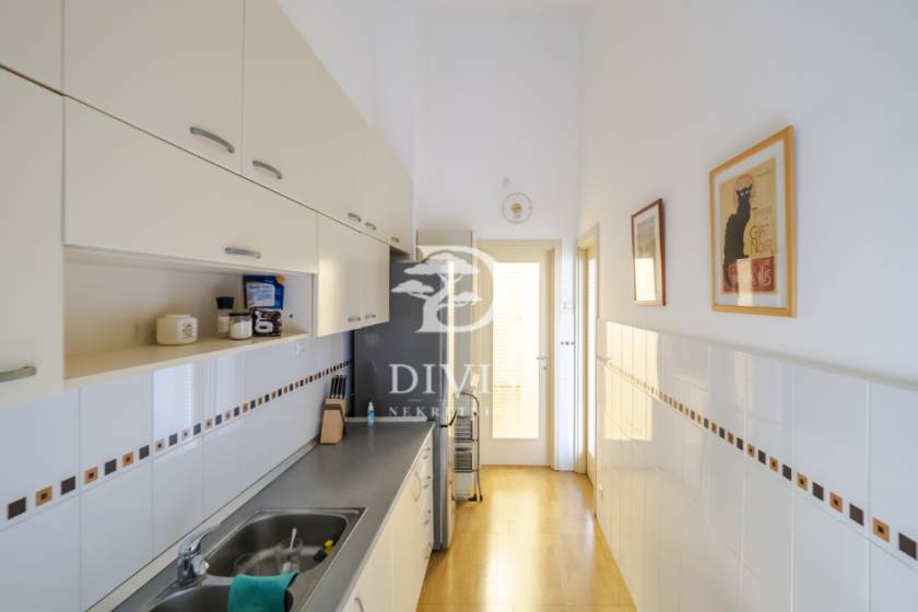 Izdajemo odličan 4 0 stan  kalenić pijaca  110m2 5