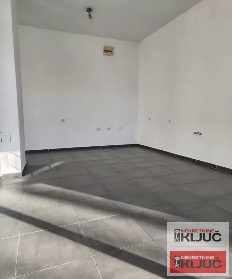 ROTKVARIJA, 58m2, Lokal-Ulični 7