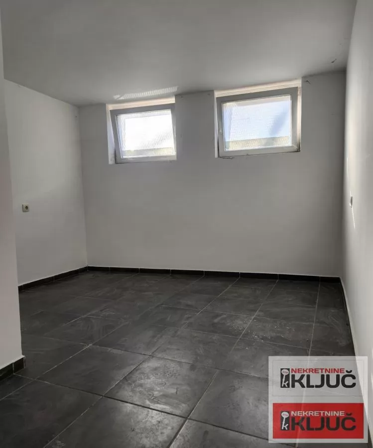 ROTKVARIJA, 58m2, Lokal-Ulični 9