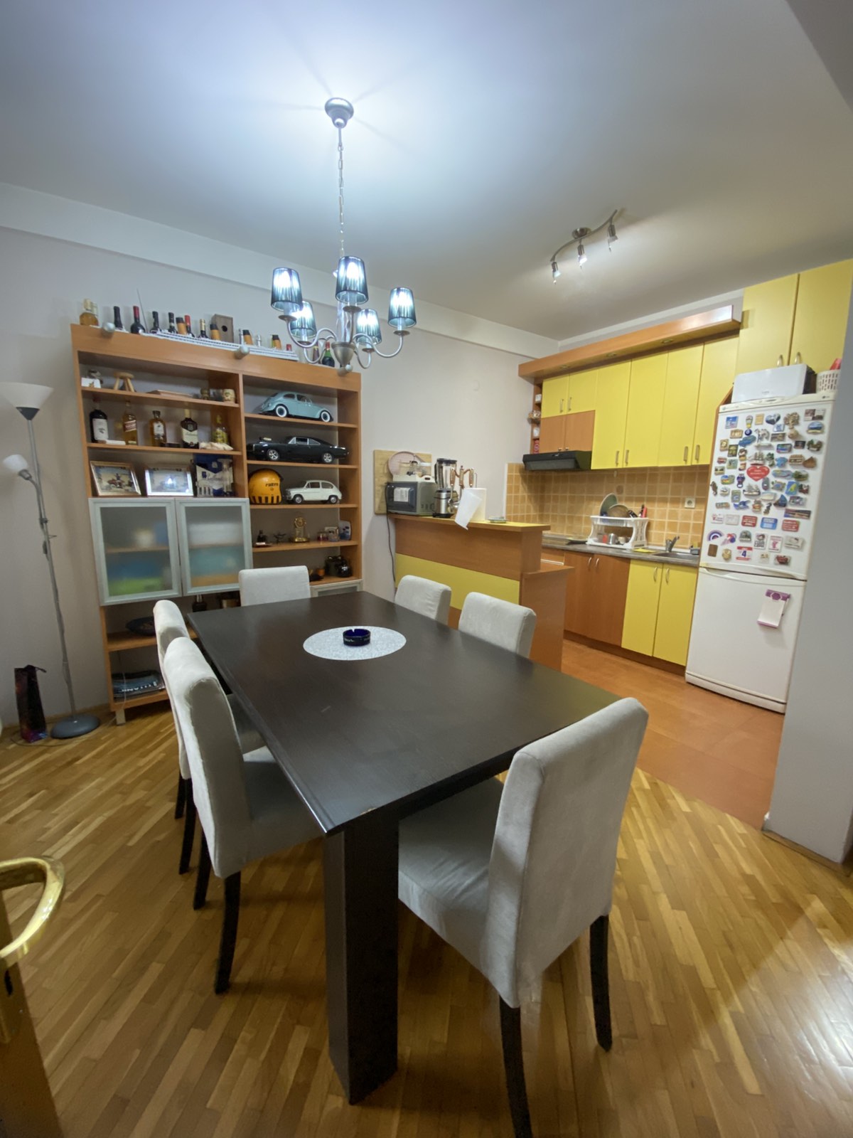 Izdaje se stan   Prvomajska  Zemun   600 e na I spratu 2