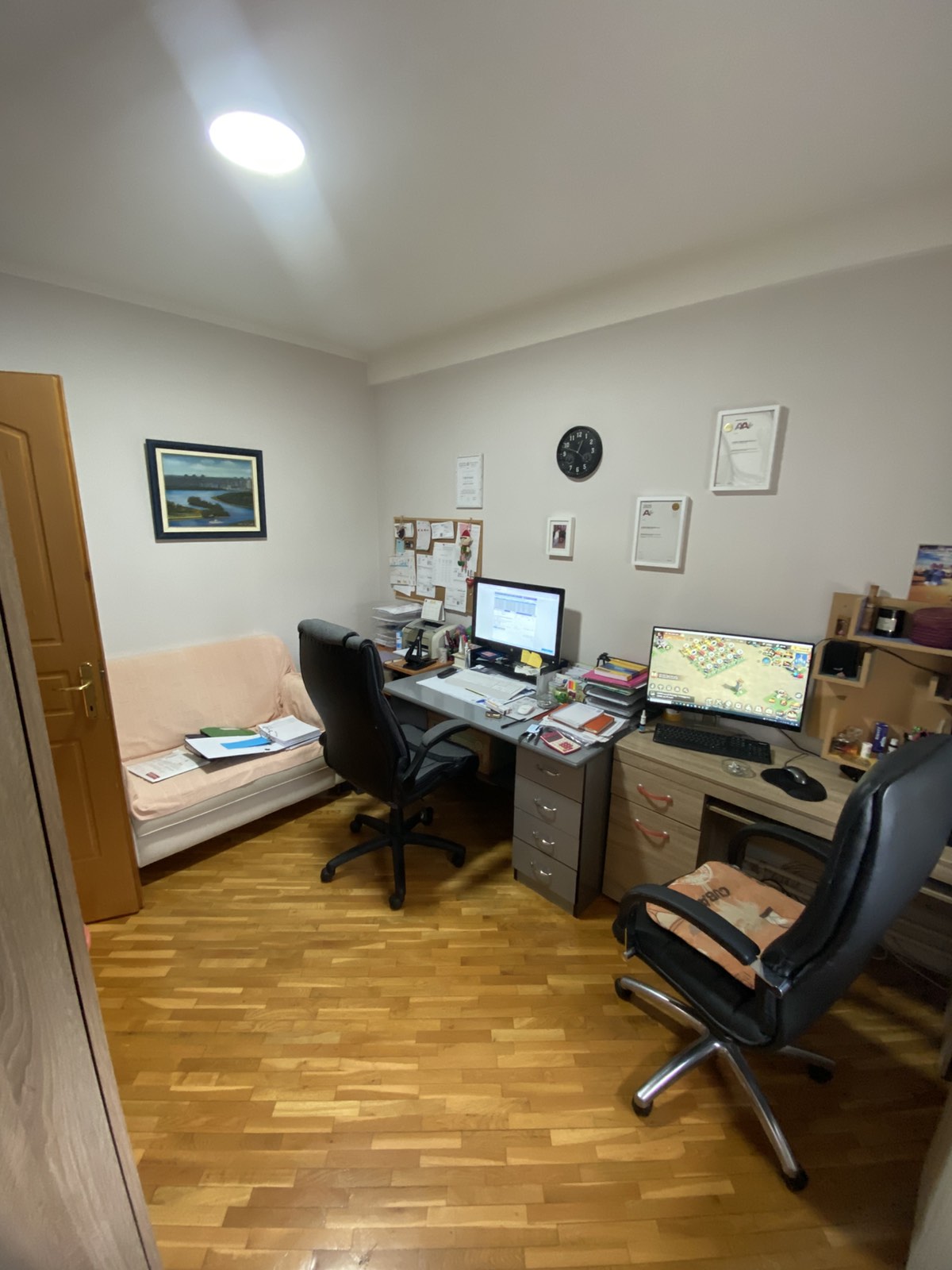 Izdaje se stan   Prvomajska  Zemun   600 e na I spratu 4