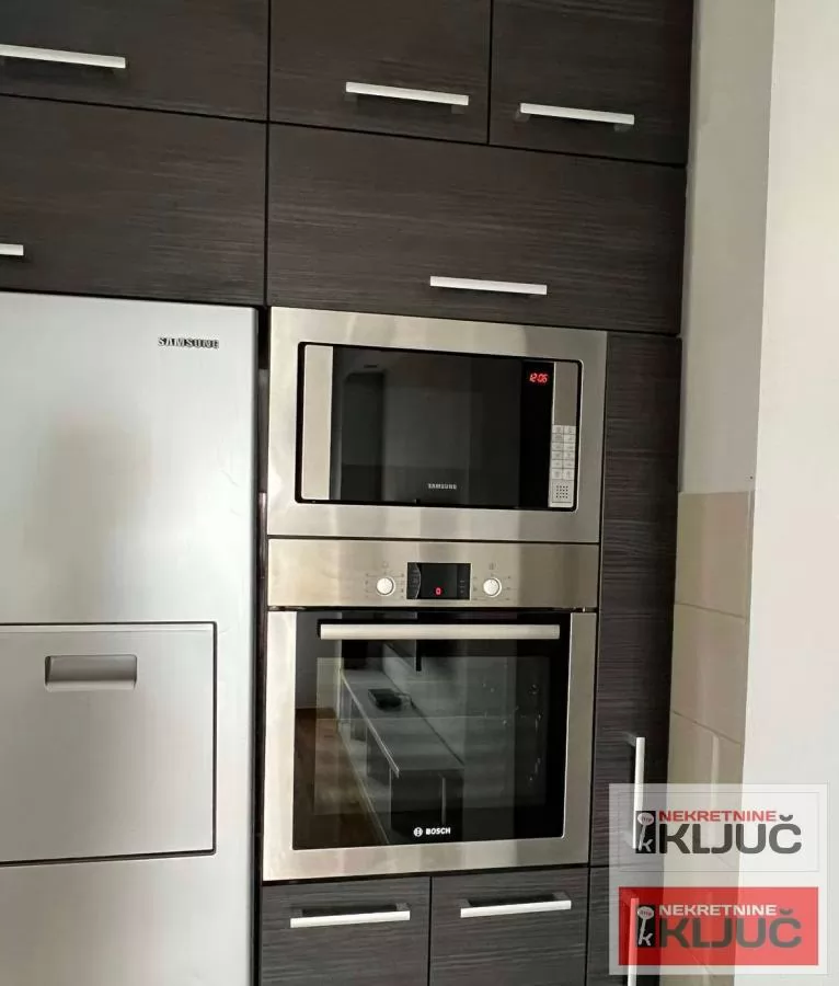 MODERAN STAN NA BULEVARU OSLOBOĐENJA 4