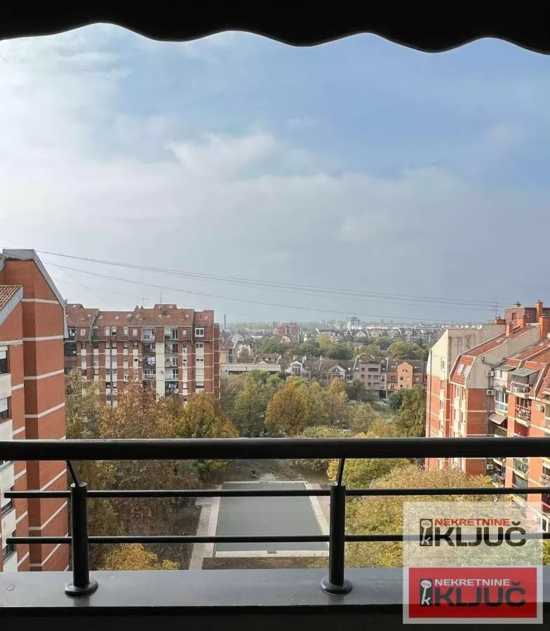 MODERAN STAN NA BULEVARU OSLOBOĐENJA 5