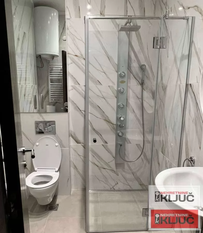 MODERAN STAN NA BULEVARU OSLOBOĐENJA 8