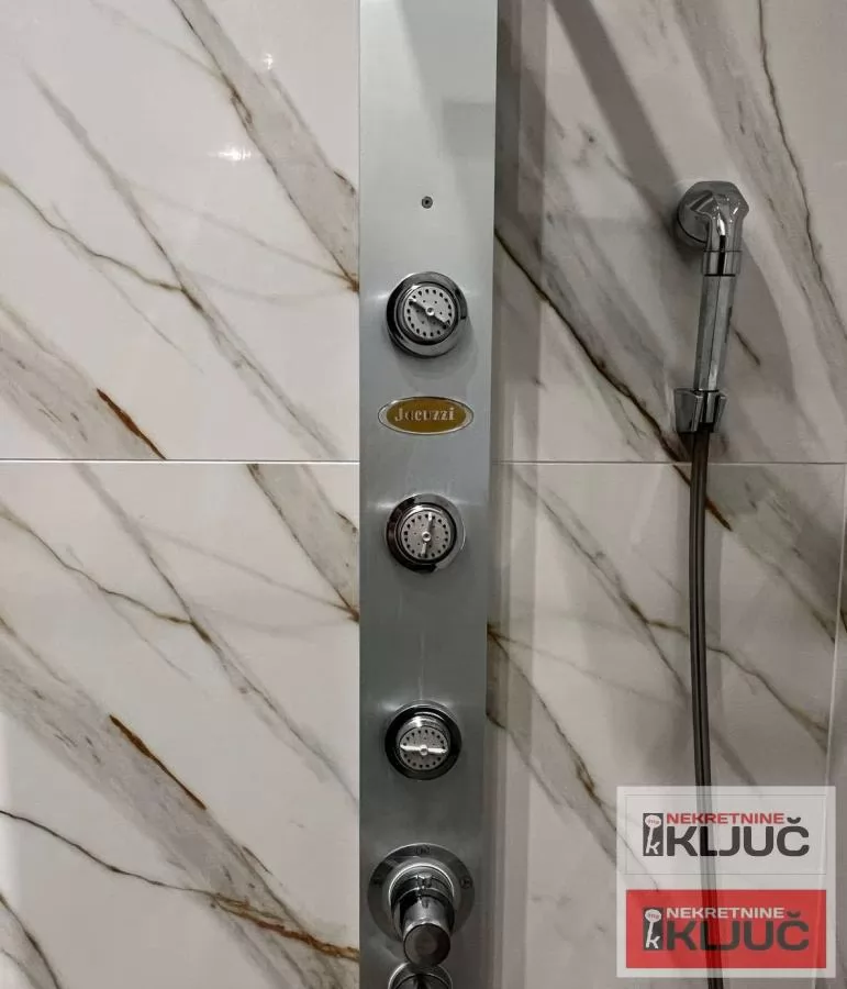 MODERAN STAN NA BULEVARU OSLOBOĐENJA 9