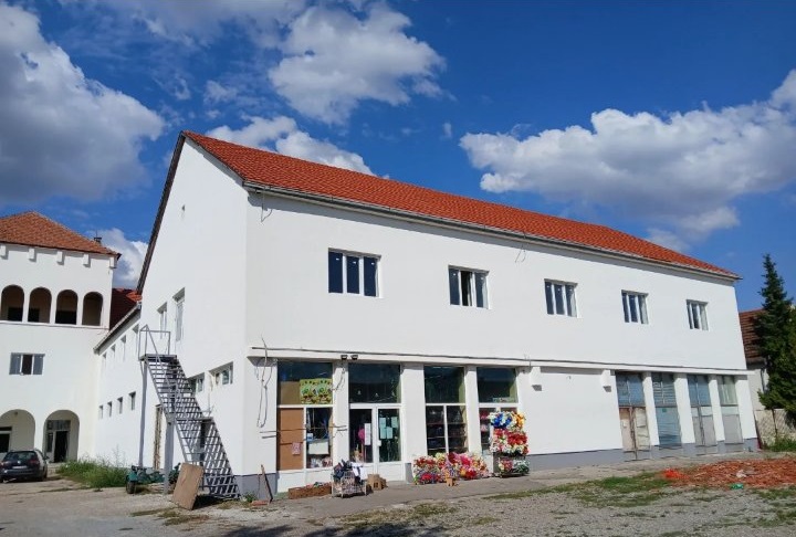 Poslovno stambena zgrada Titel 1