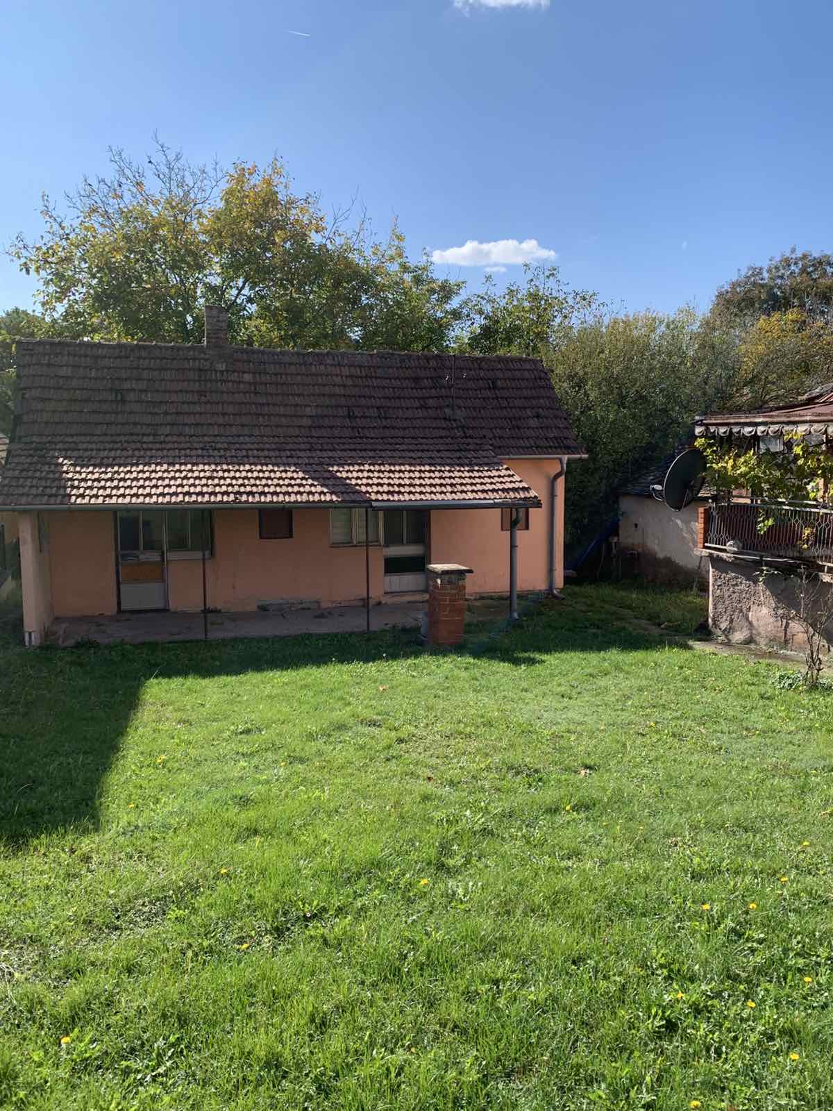 Prodajem dve kuce u Velikim Crljenima 1