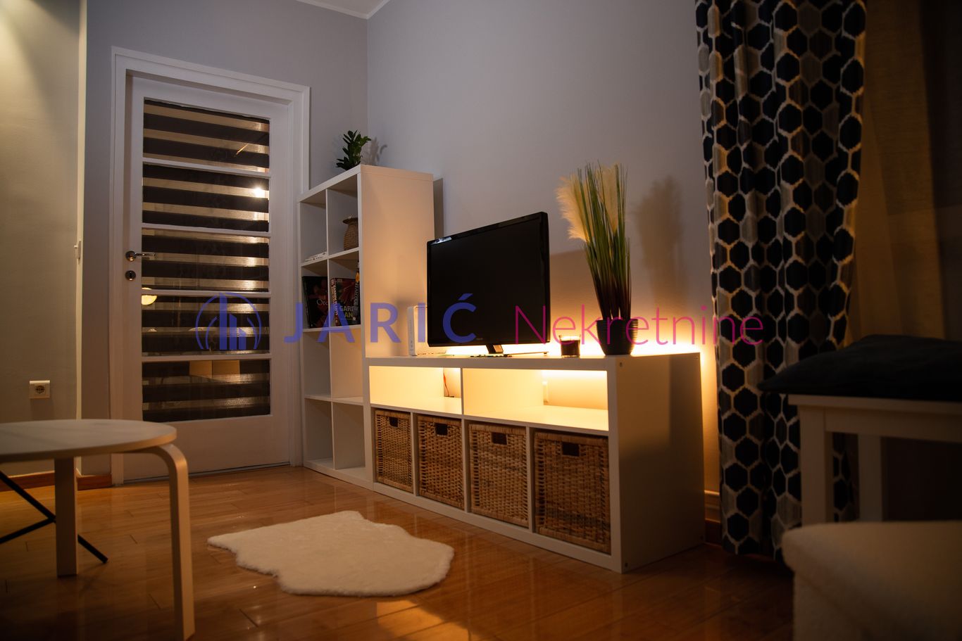 Centar  Topličin venac lux 46m2 0 Top lokacija  2