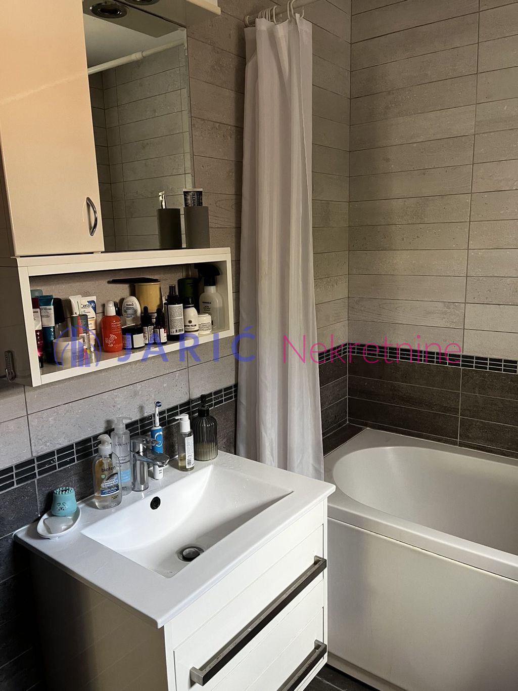 Djeram pijaca 33m2 1 0 Lux  ID JN000233 1