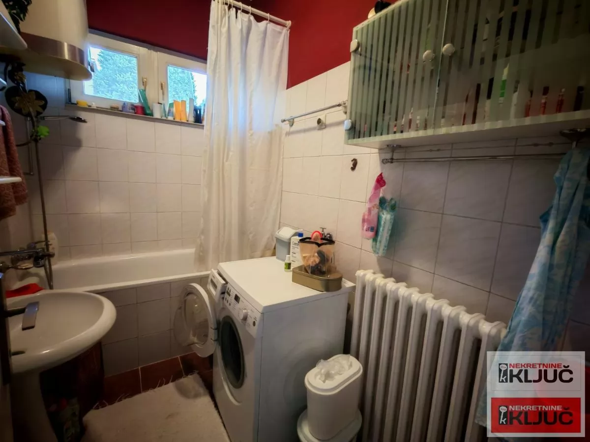 BLIZINA KEJA I IZVRŠNOG VEĆA, 98m2, Četvorosoban može i za Poslovnu delatnost 12