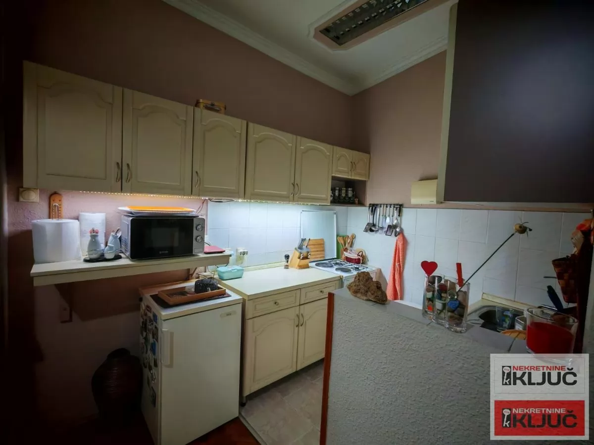 BLIZINA KEJA I IZVRŠNOG VEĆA, 98m2, Četvorosoban može i za Poslovnu delatnost 3