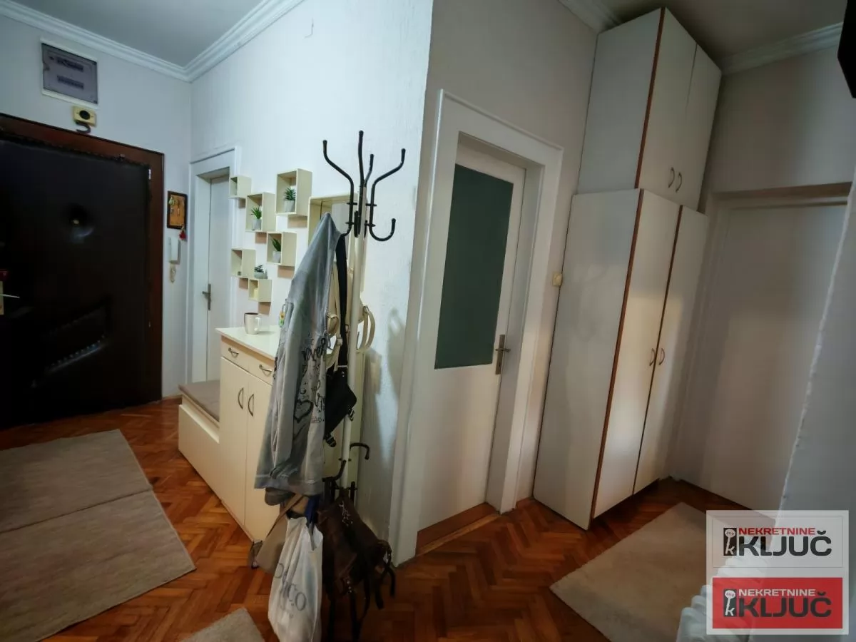 BLIZINA KEJA I IZVRŠNOG VEĆA, 98m2, Četvorosoban može i za Poslovnu delatnost 4