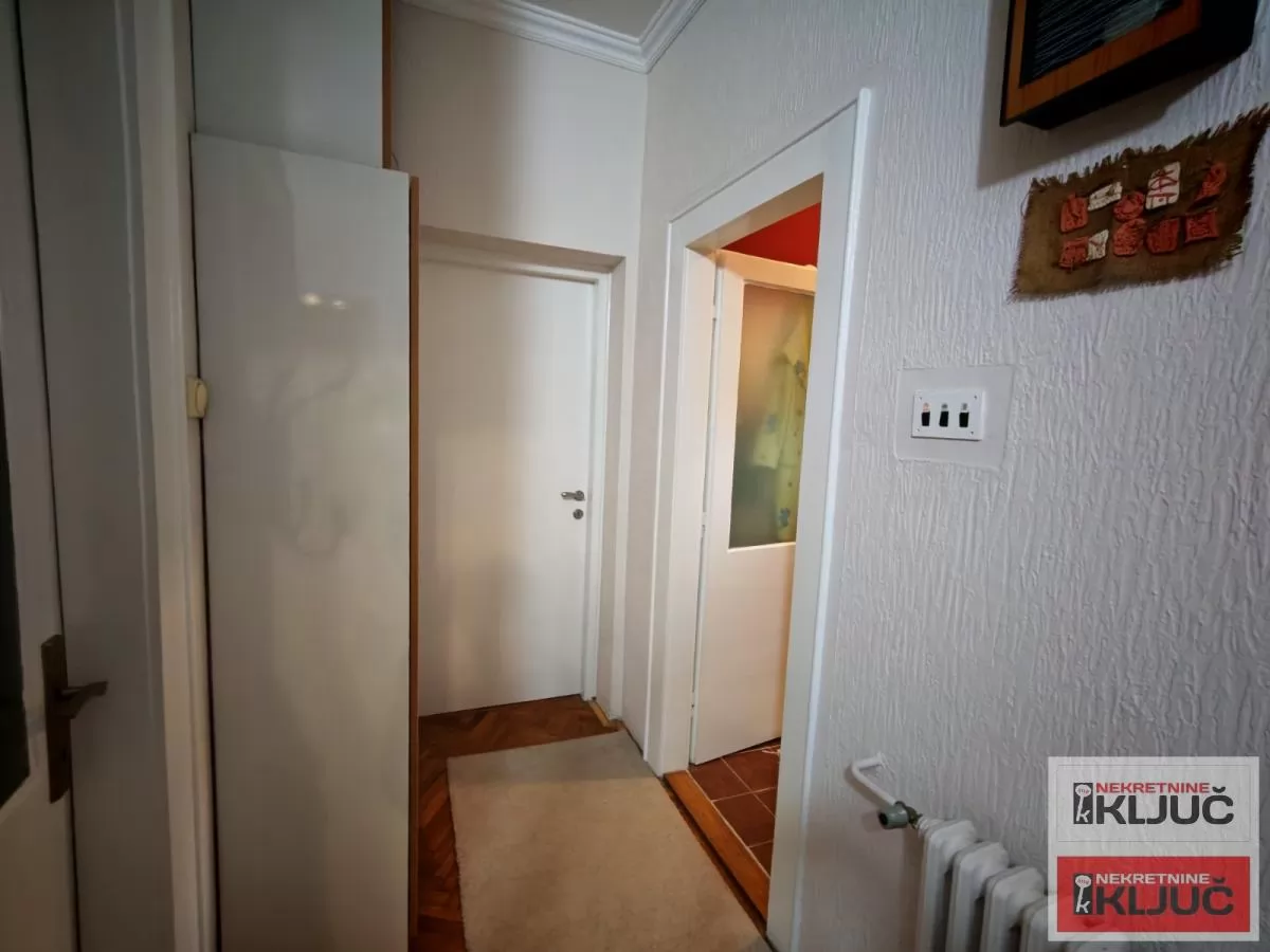 BLIZINA KEJA I IZVRŠNOG VEĆA, 98m2, Četvorosoban može i za Poslovnu delatnost 6