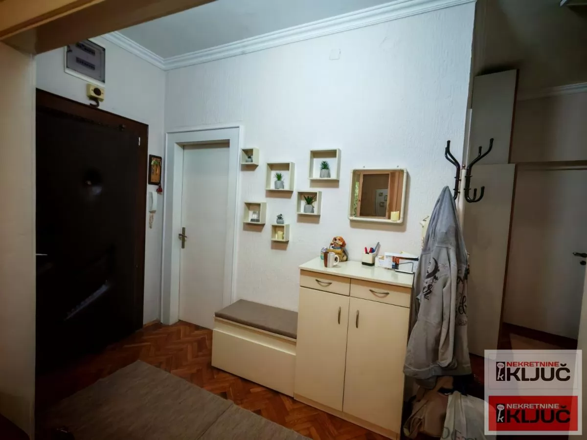 BLIZINA KEJA I IZVRŠNOG VEĆA, 98m2, Četvorosoban može i za Poslovnu delatnost 8