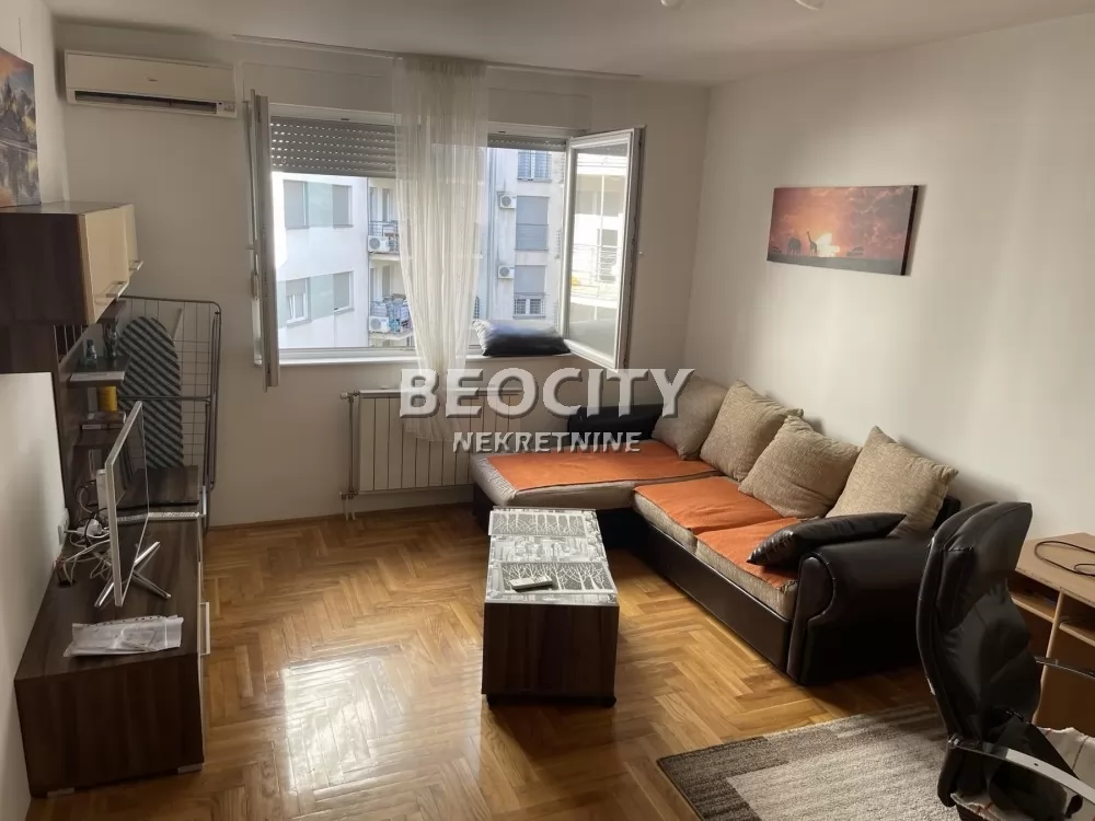 Dvosoban stan, 41 m2, Bulevar Evrope ID: 126366 1