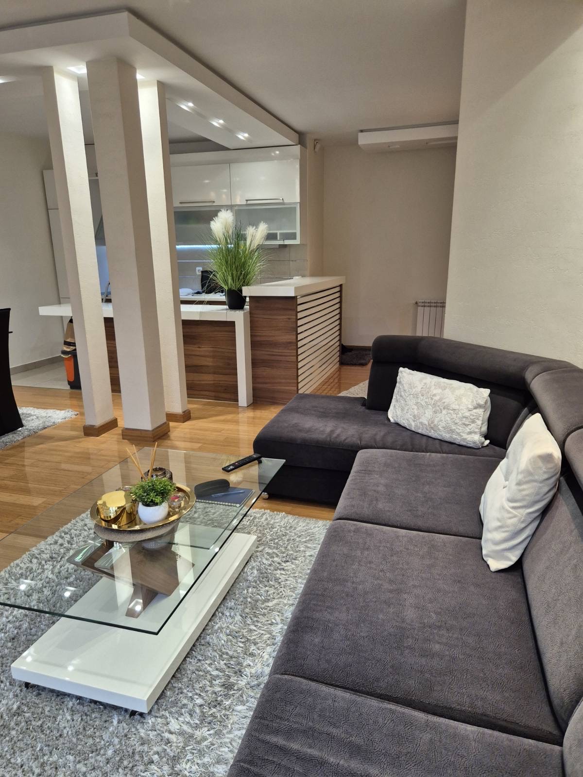 Dvosoban lux stan  dvoriste od 60m2  parking  novogradnja 4