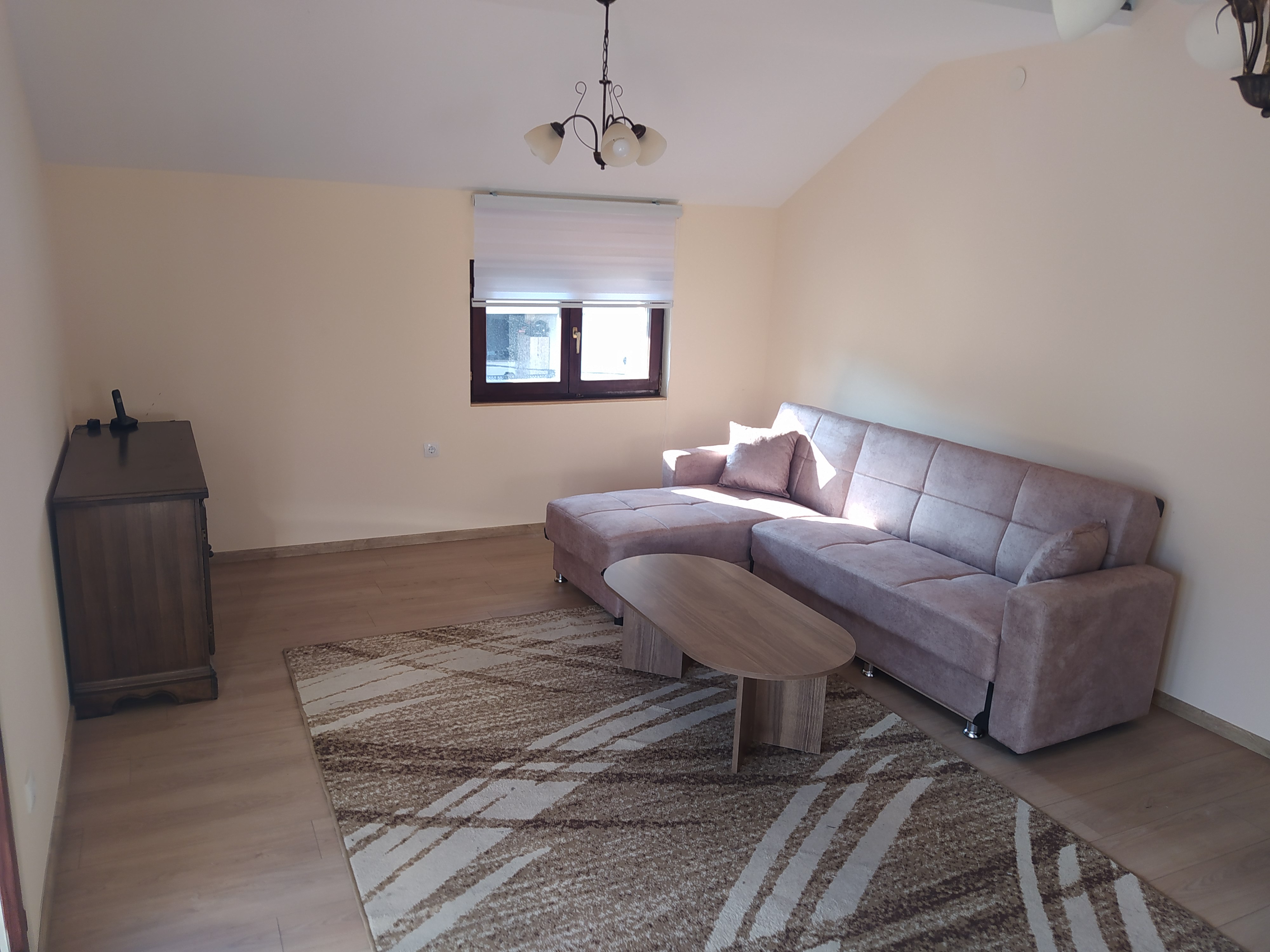 Izdajem Trosoban Nov stan okolina Autokomande 1