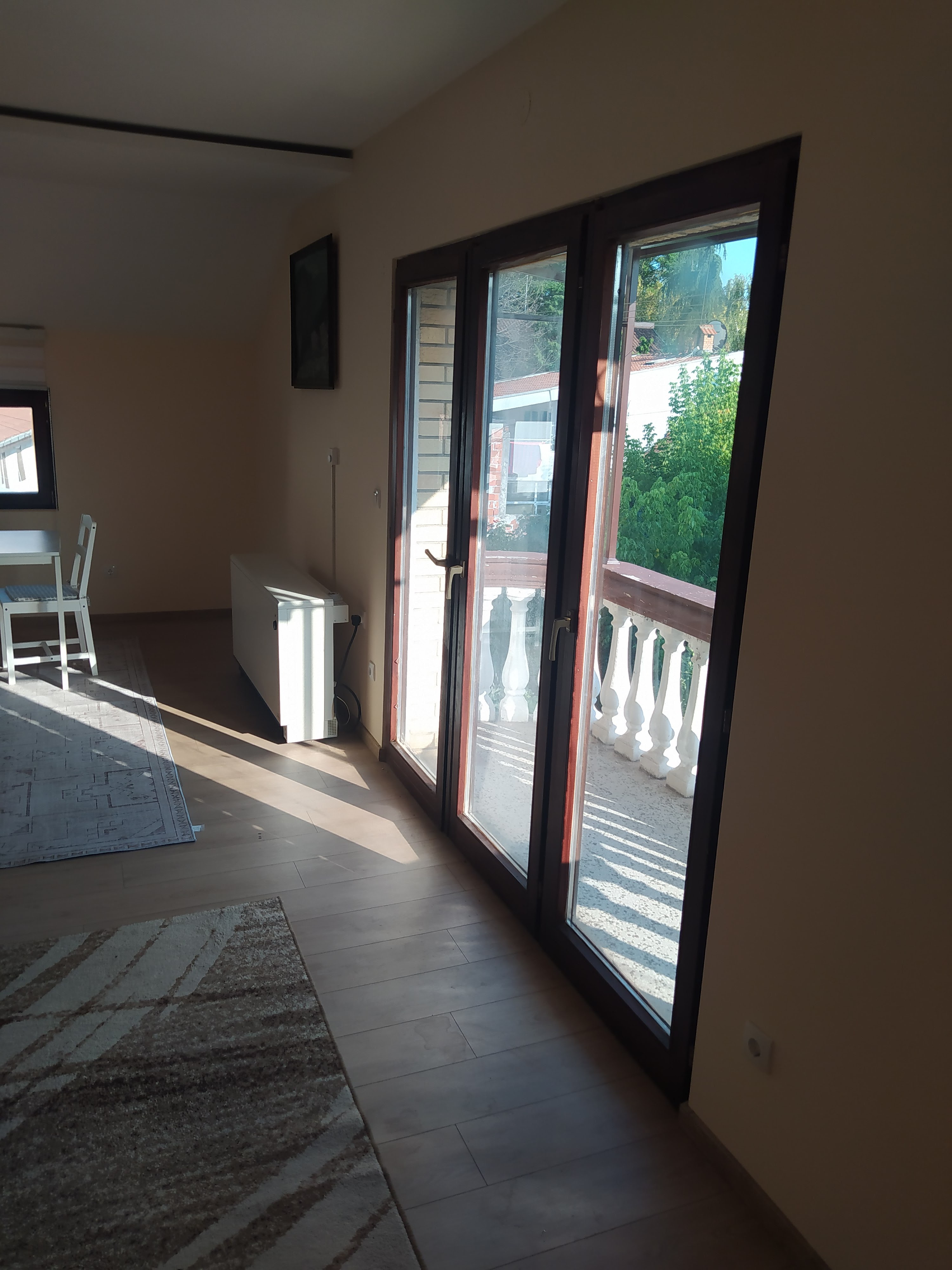 Izdajem Trosoban Nov stan okolina Autokomande 8