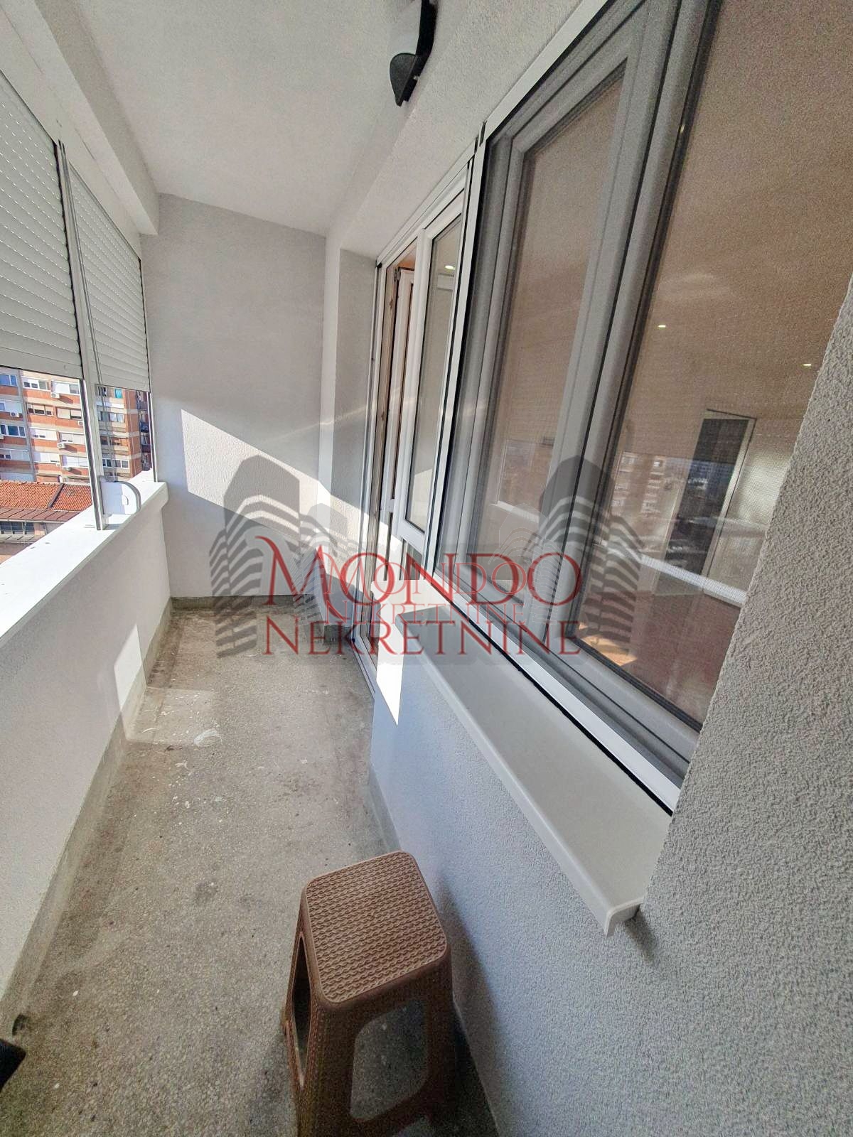 Jednoiposoban renoviran srtan kod Lutkarskog pozorišta 13