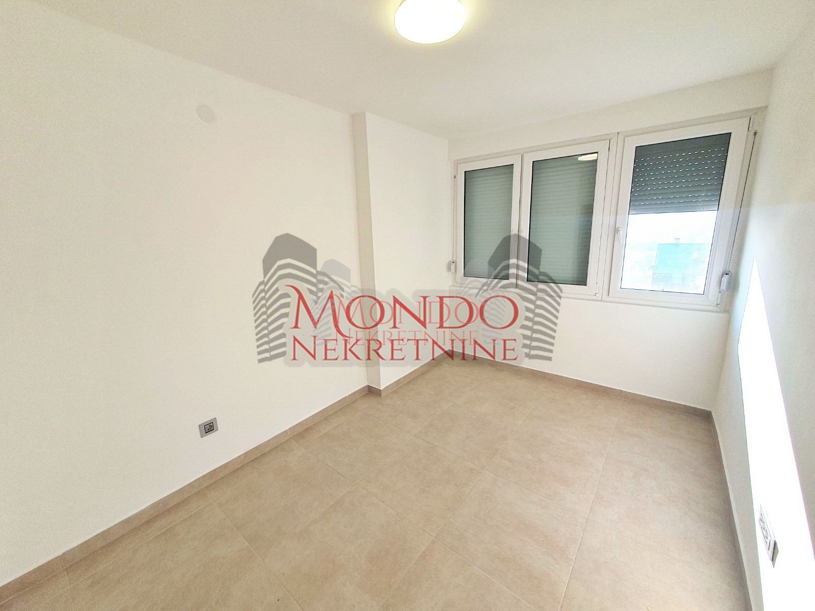 Jednoiposoban renoviran srtan kod Lutkarskog pozorišta 5