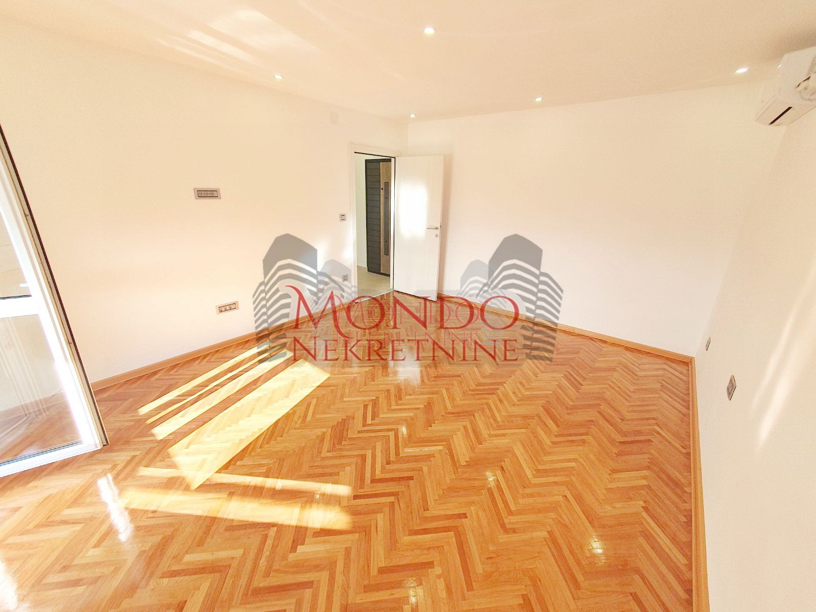 Jednoiposoban renoviran srtan kod Lutkarskog pozorišta 2