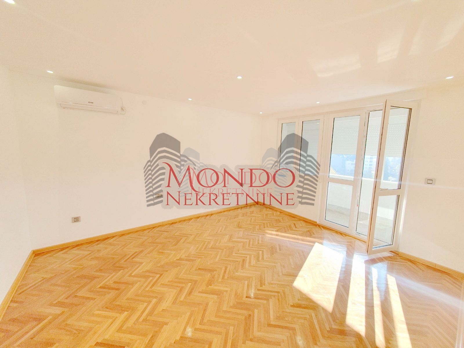 Jednoiposoban renoviran srtan kod Lutkarskog pozorišta 4