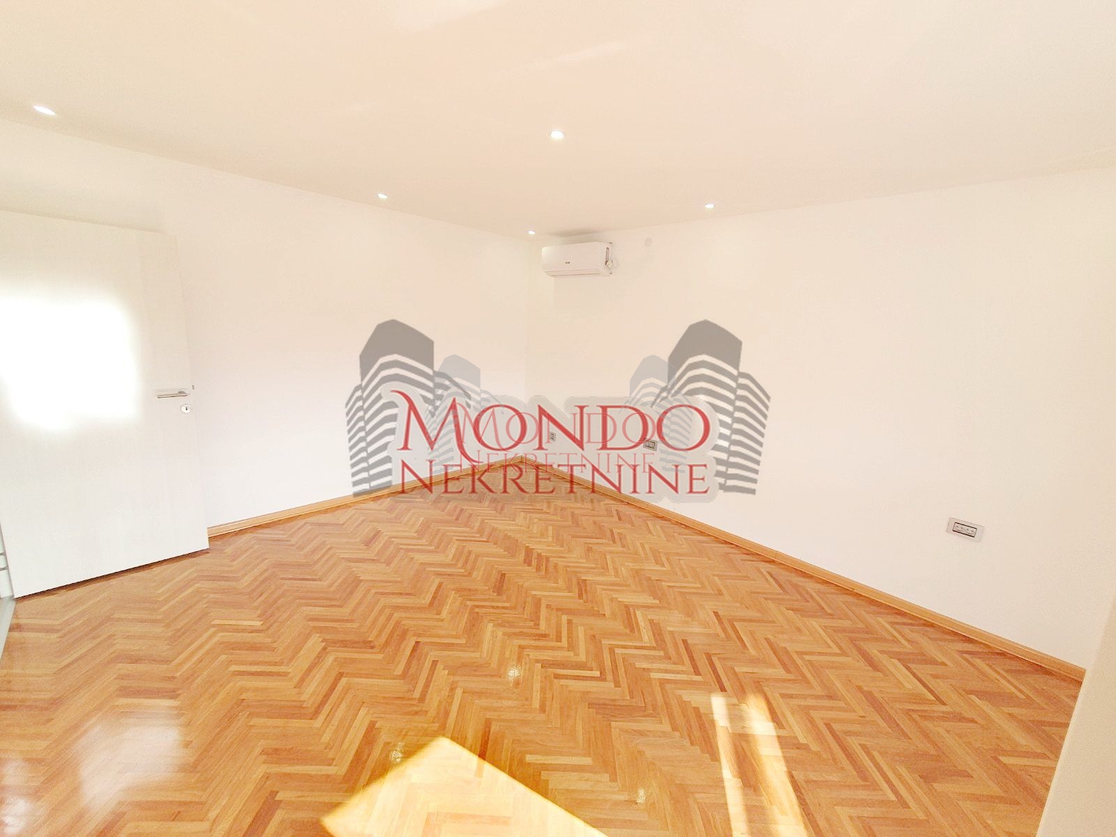 Jednoiposoban renoviran srtan kod Lutkarskog pozorišta 3