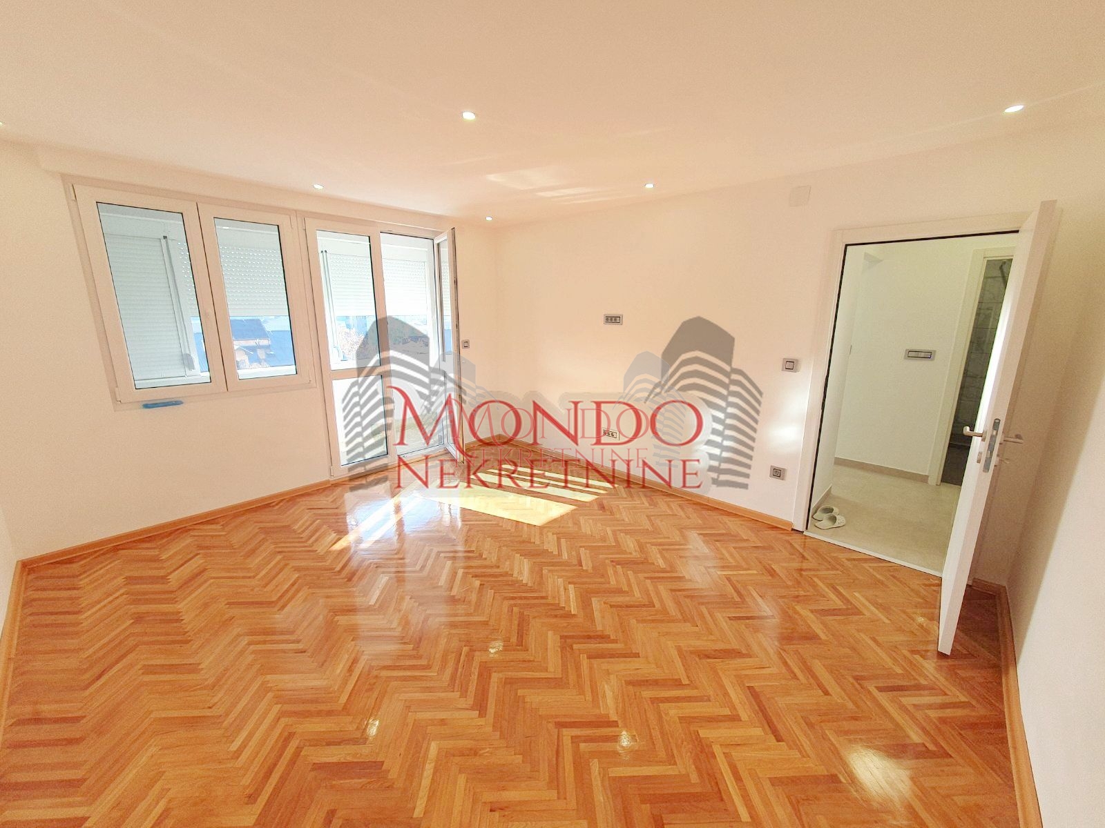 Jednoiposoban renoviran srtan kod Lutkarskog pozorišta 1