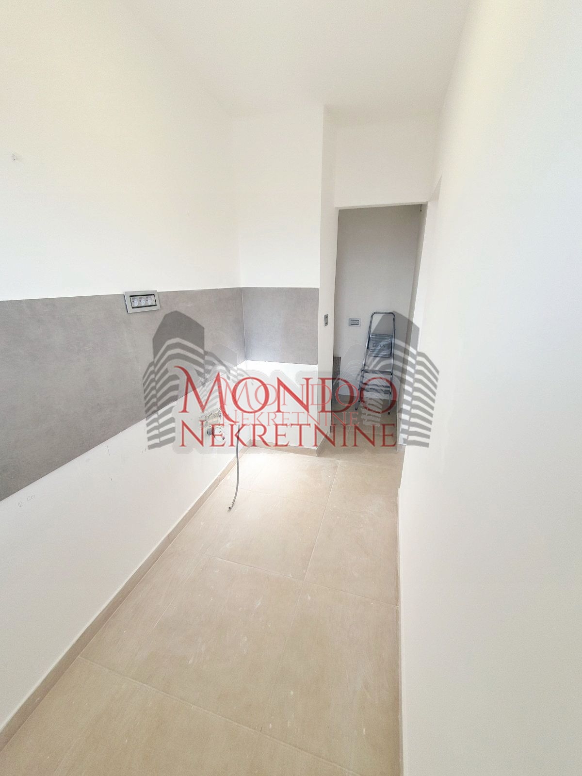 Jednoiposoban renoviran srtan kod Lutkarskog pozorišta 8