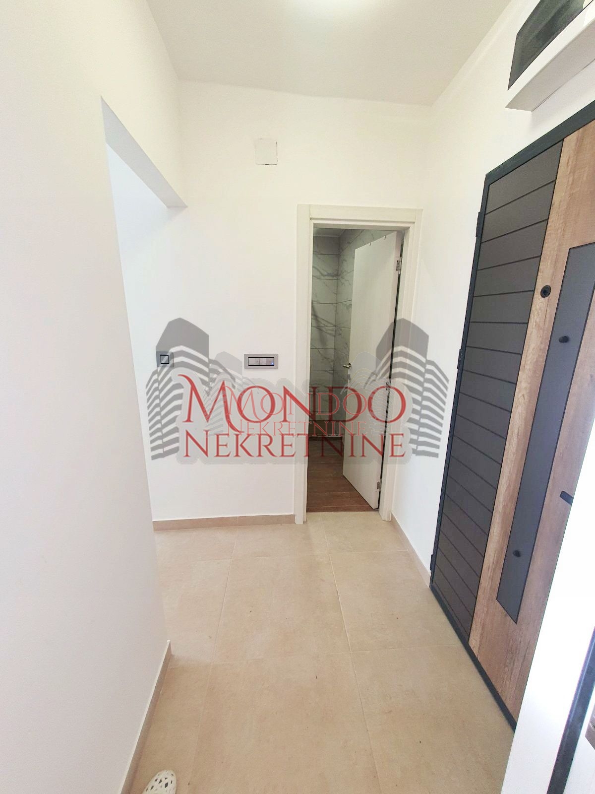 Jednoiposoban renoviran srtan kod Lutkarskog pozorišta 12