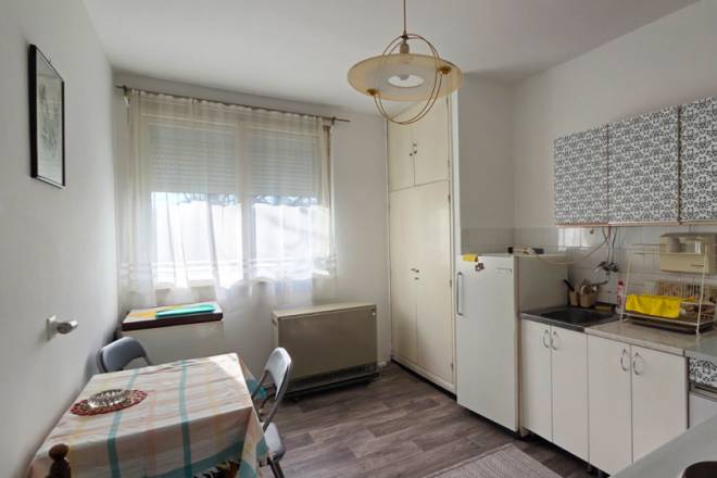 Karaburma  2 0 stan  51m2  bez lifta  tavan 30m2 2