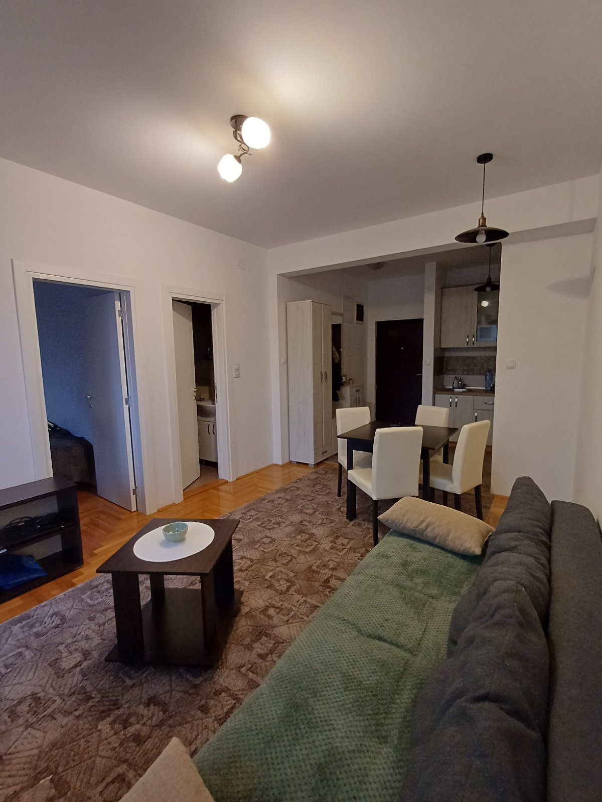 Izdajem 1 5 soban stan u novoj zgradi Bulbulder  Gradska bolnica 7