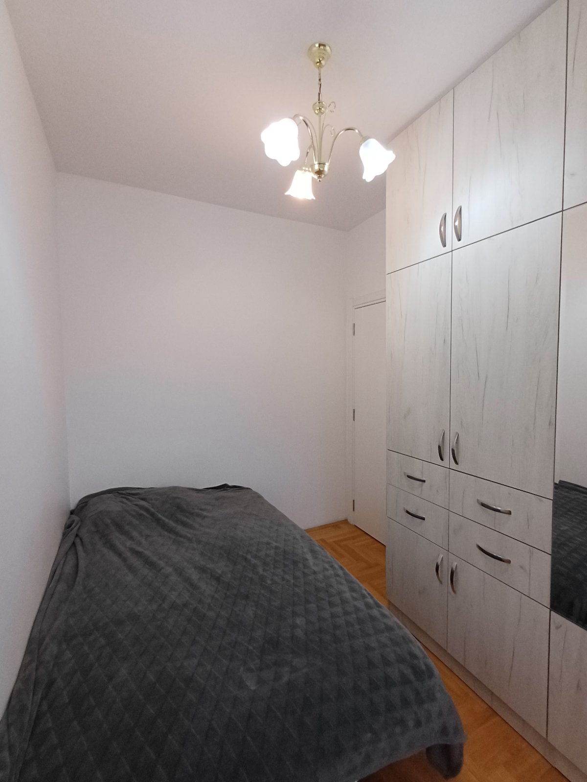 Izdajem 1 5 soban stan u novoj zgradi Bulbulder  Gradska bolnica 4