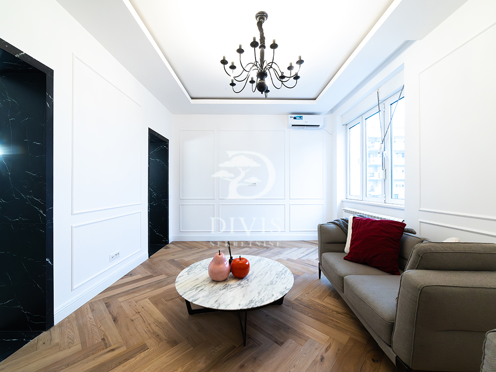 Prodajemo odličan trosoban stan  92m2  Krunska ulica 1