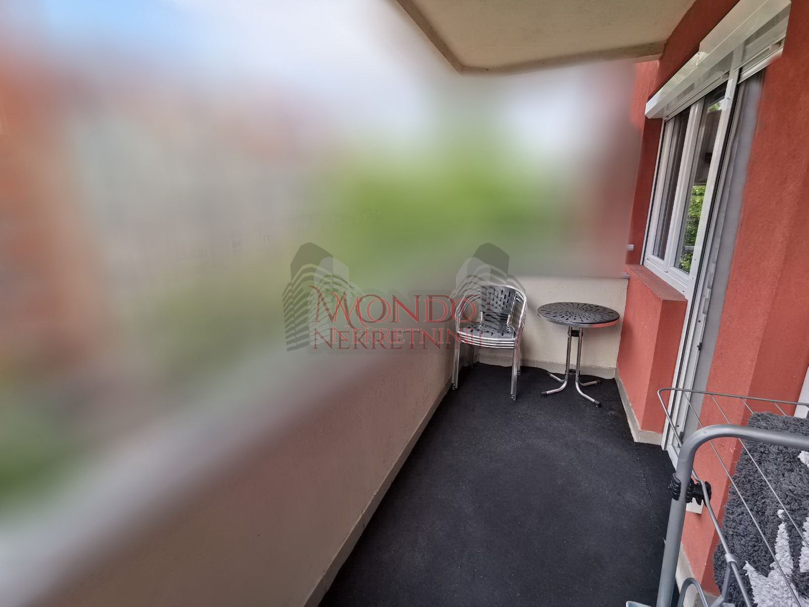 Jednoiposoban stan kod parka Cair, novogradnja, parking 11