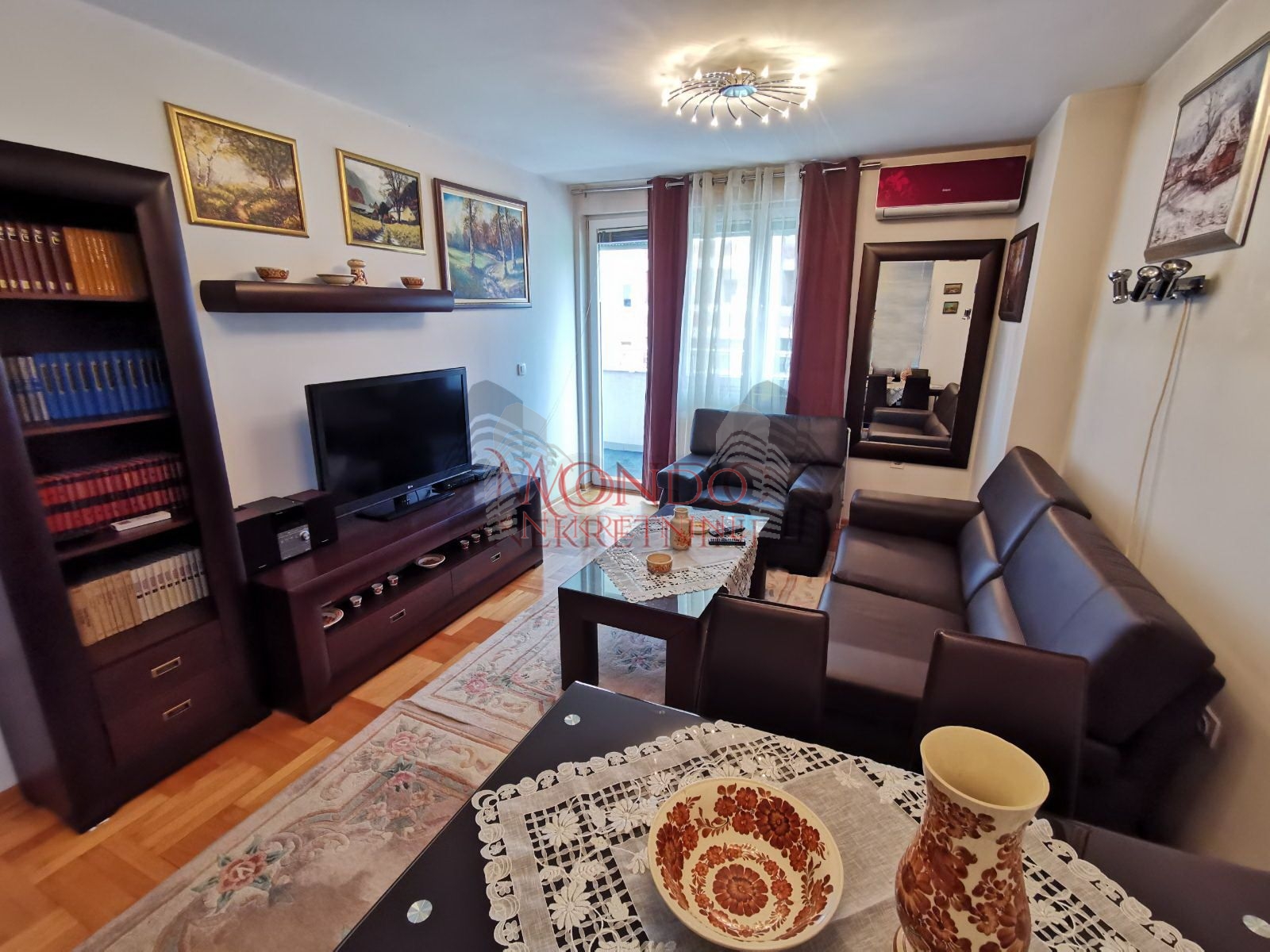 Jednoiposoban stan kod parka Cair, novogradnja, parking 3