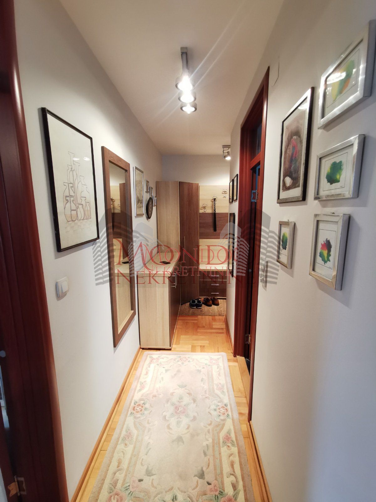 Jednoiposoban stan kod parka Cair, novogradnja, parking 9