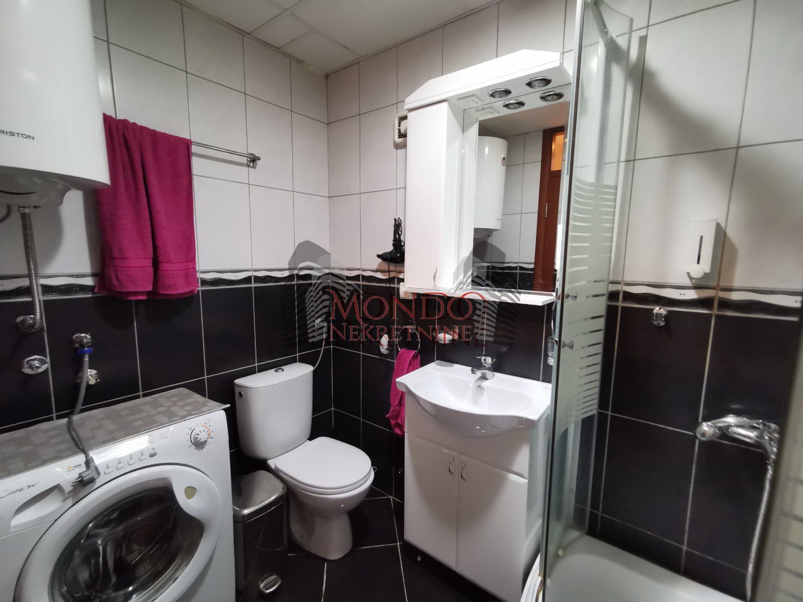 Jednoiposoban stan kod parka Cair, novogradnja, parking 10