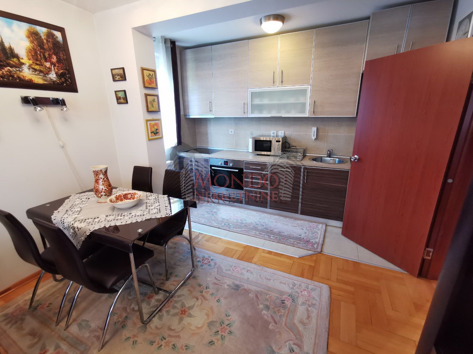 Jednoiposoban stan kod parka Cair, novogradnja, parking 4