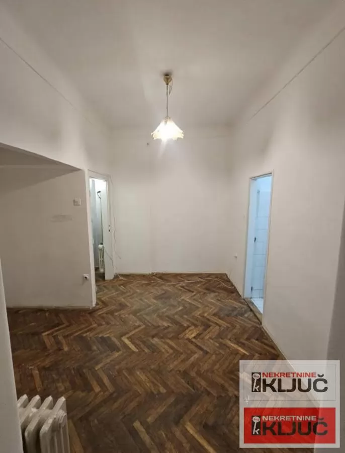 CENTAR, 21m2, Jednosoban, SALONAC kod Izvršnog veća 1