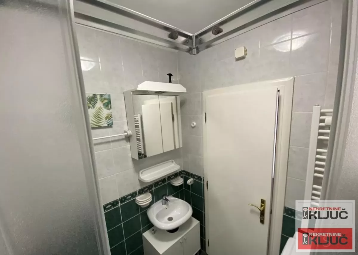 GRBAVICA IZDAJE SE MODERNO OPREMLJENA GARSONJERA SA PARKING MESTOM 10