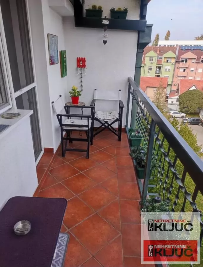 GRBAVICA IZDAJE SE MODERNO OPREMLJENA GARSONJERA SA PARKING MESTOM 11