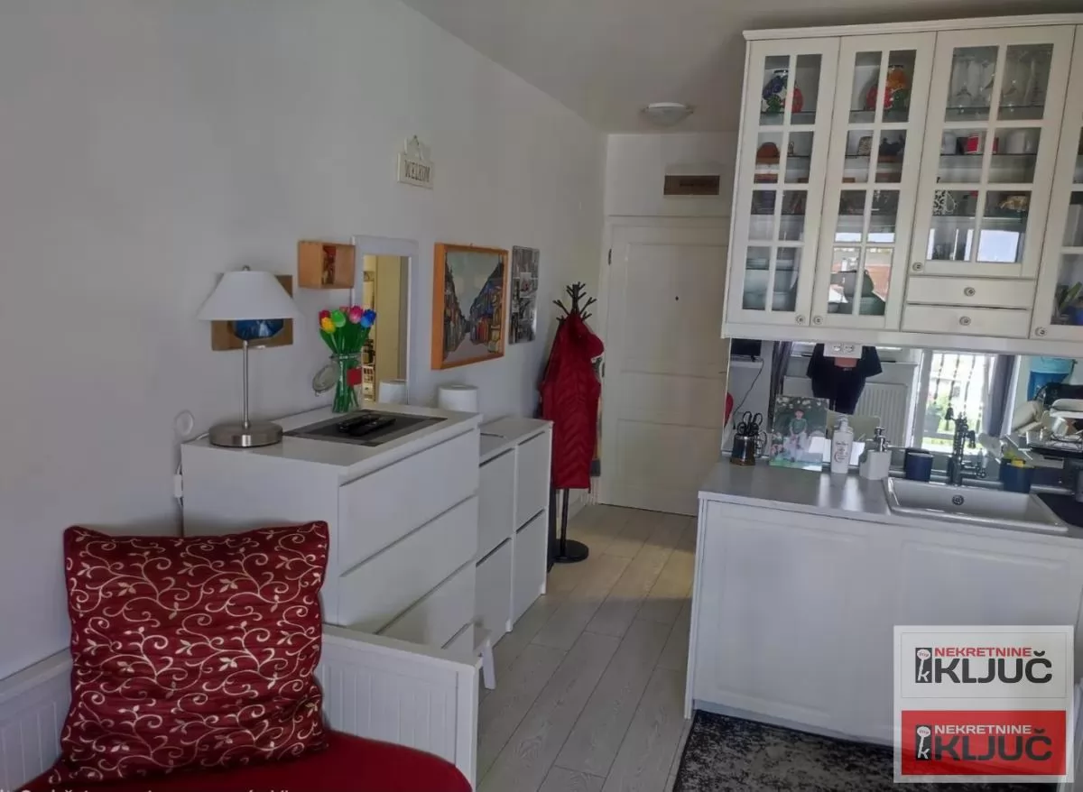 GRBAVICA IZDAJE SE MODERNO OPREMLJENA GARSONJERA SA PARKING MESTOM 4