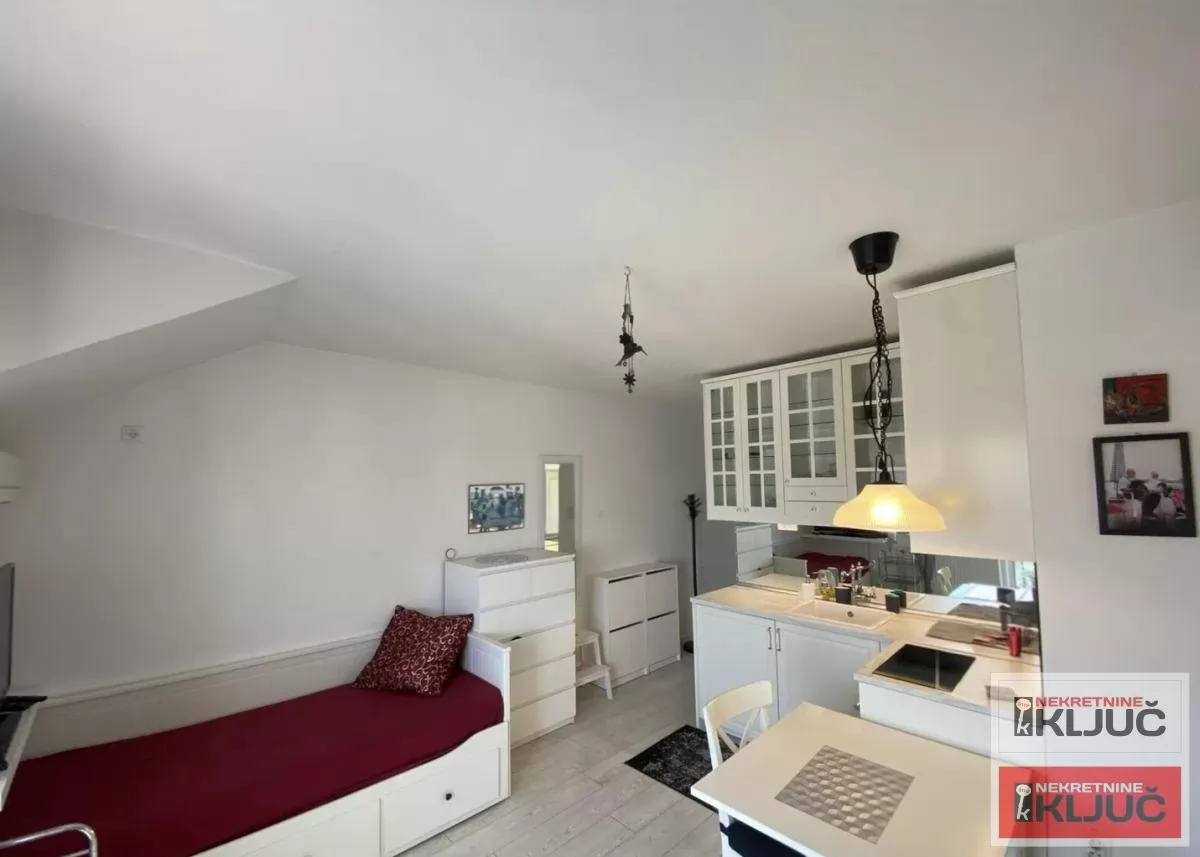 GRBAVICA IZDAJE SE MODERNO OPREMLJENA GARSONJERA SA PARKING MESTOM 6