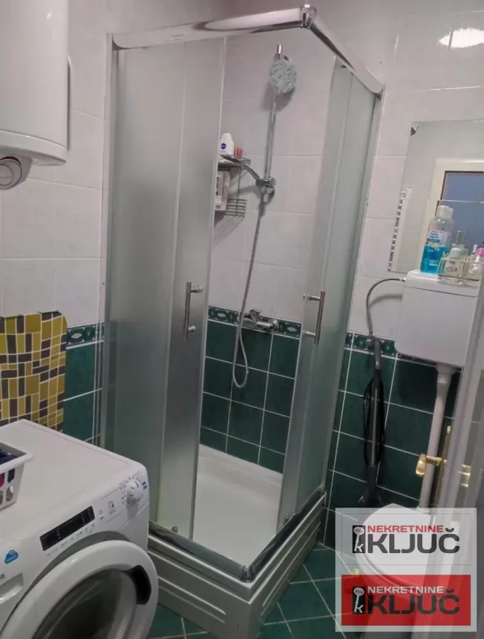 GRBAVICA IZDAJE SE MODERNO OPREMLJENA GARSONJERA SA PARKING MESTOM 9