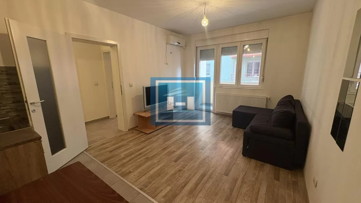 Odličan stan u širem centru – 41 m², prvi sprat, zgrada sa liftom 1