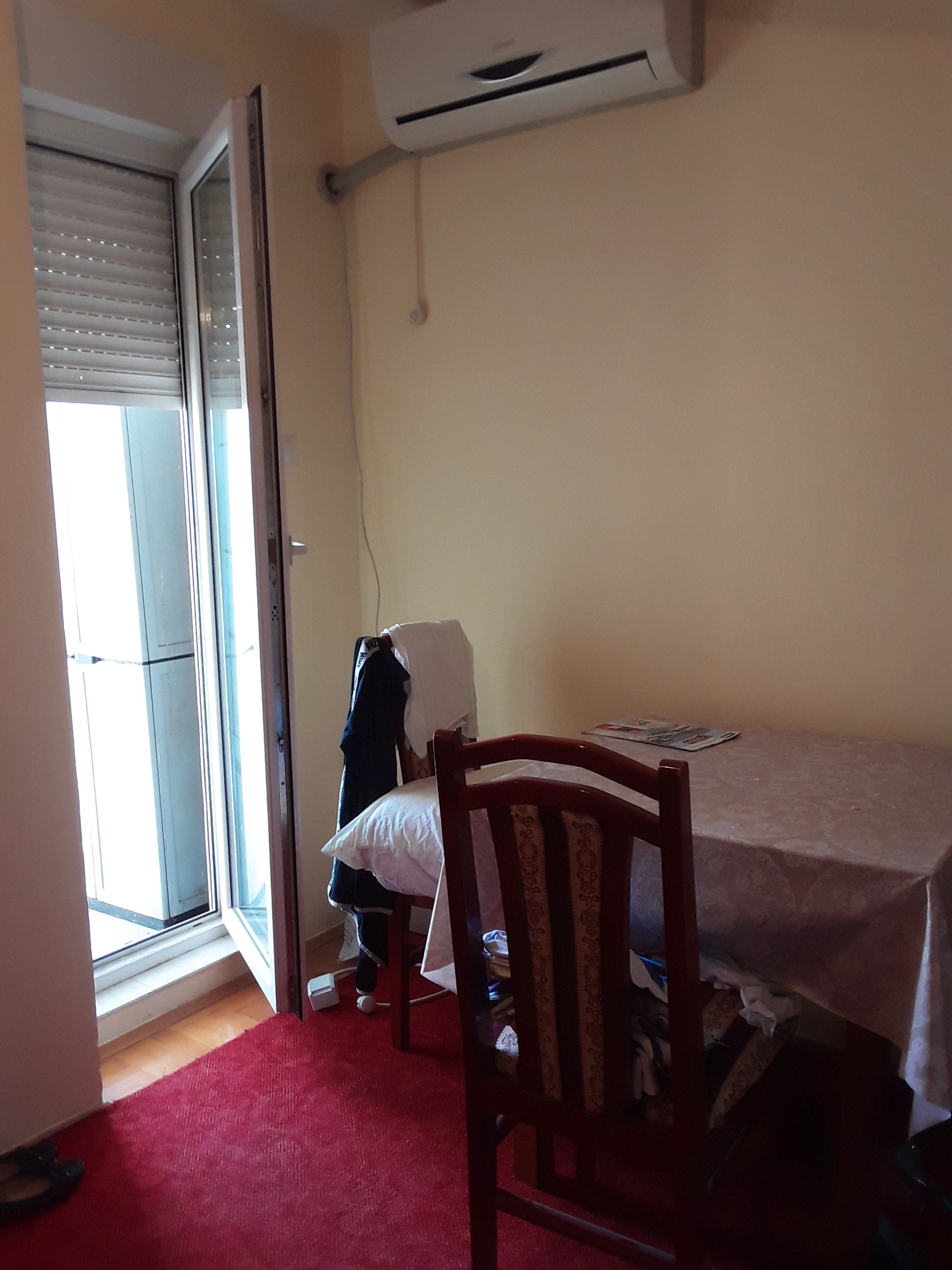 Izdajem garsonjeru kod Filoyofskog fakulteta 4