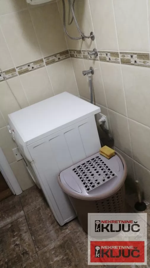 Dobar Dvosoban stan u blizini Spensa 6