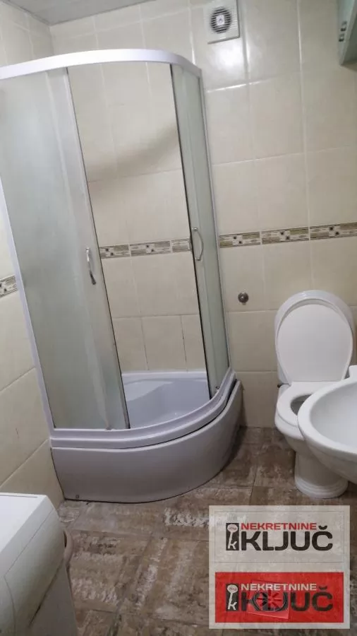 Dobar Dvosoban stan u blizini Spensa 8